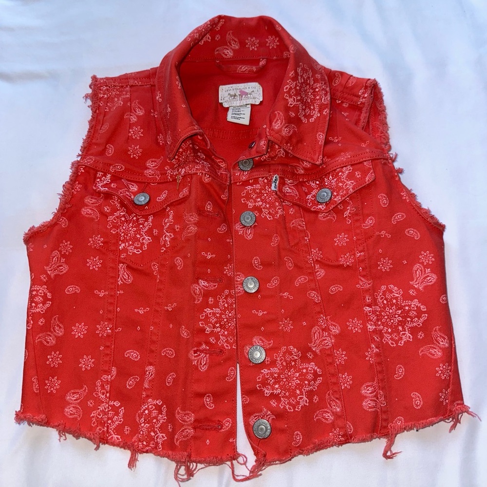 Levis Cropped Vest! Great condition